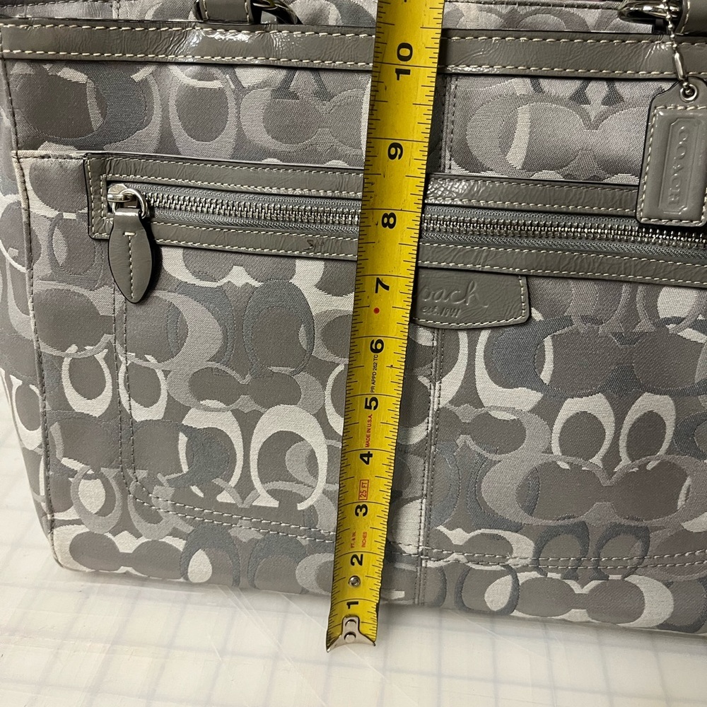 Coach Signature Tote Shoulderbag - Picture 6 of 7
